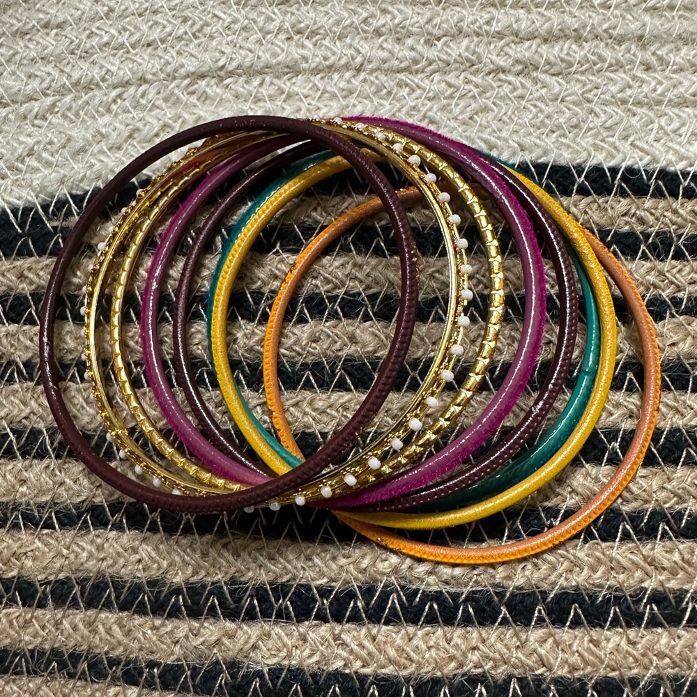 Vintage Bangle Bracelets (set of 8) ✨🦋✨